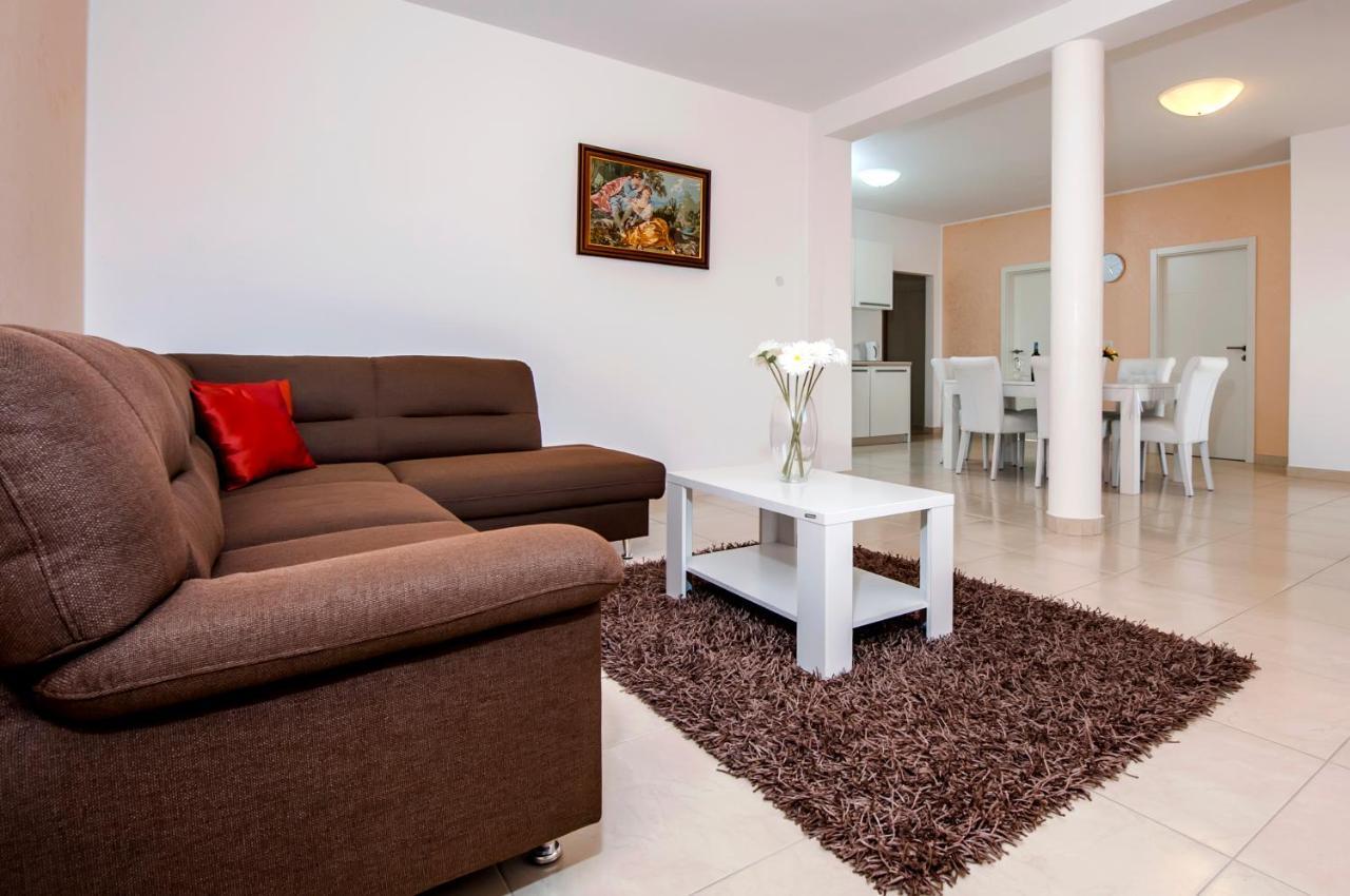 Apartments And Rooms Camaiore Rovinj Exterior foto