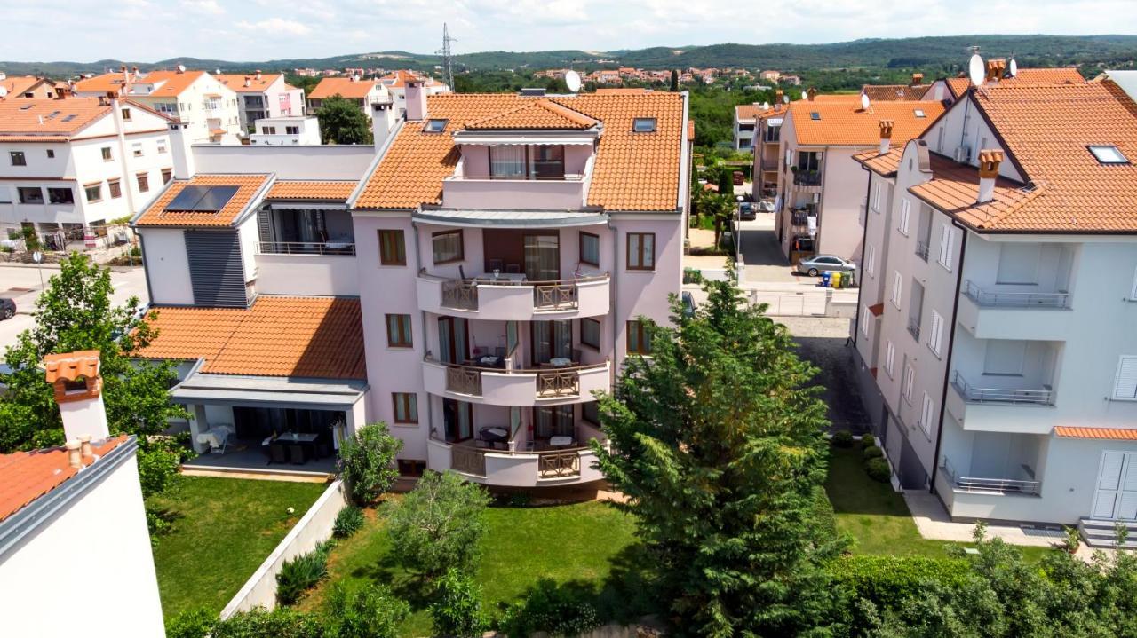 Apartments And Rooms Camaiore Rovinj Exterior foto