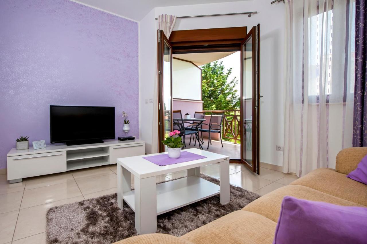 Apartments And Rooms Camaiore Rovinj Exterior foto