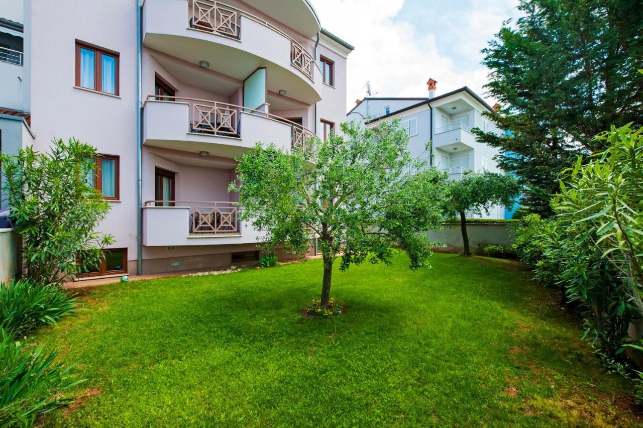 Apartments And Rooms Camaiore Rovinj Exterior foto
