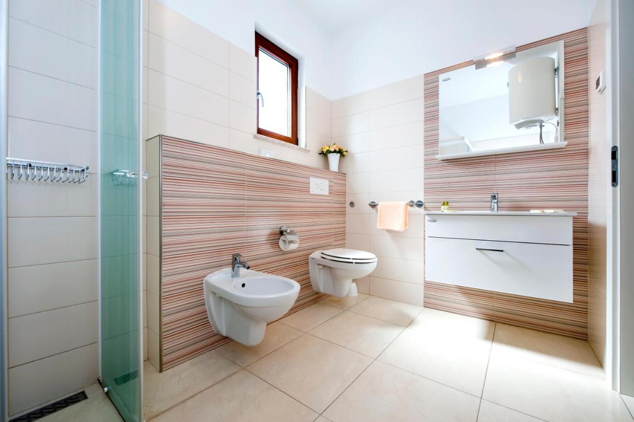 Apartments And Rooms Camaiore Rovinj Exterior foto