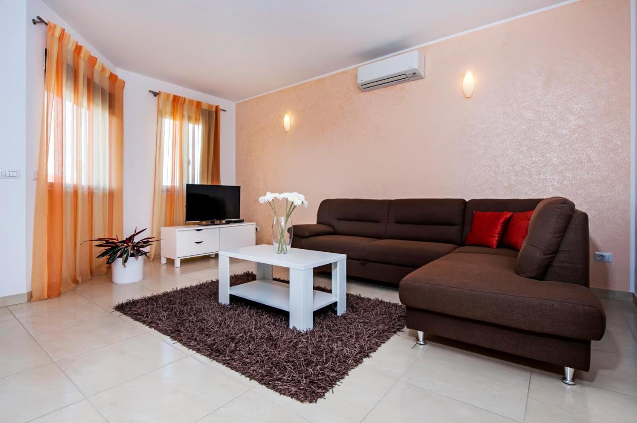 Apartments And Rooms Camaiore Rovinj Exterior foto