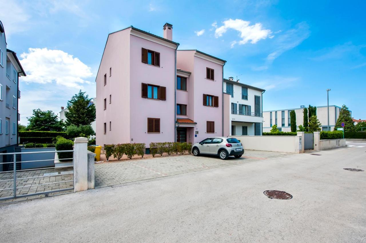 Apartments And Rooms Camaiore Rovinj Exterior foto